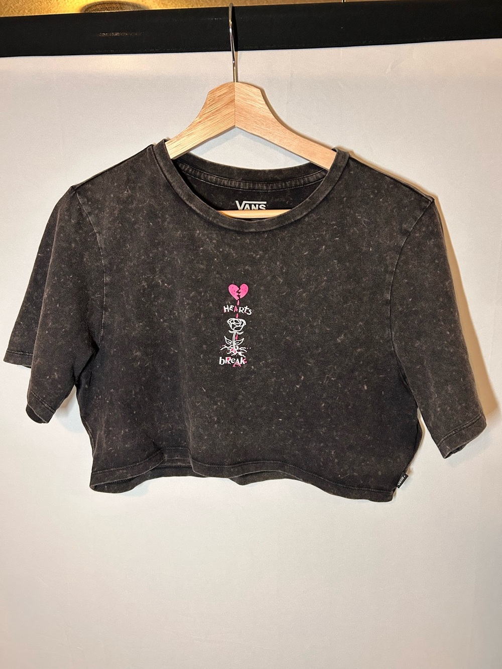 Vans Black Cropped Tee with Pink Heart Graphic - Size L - Picture 2 of 5
